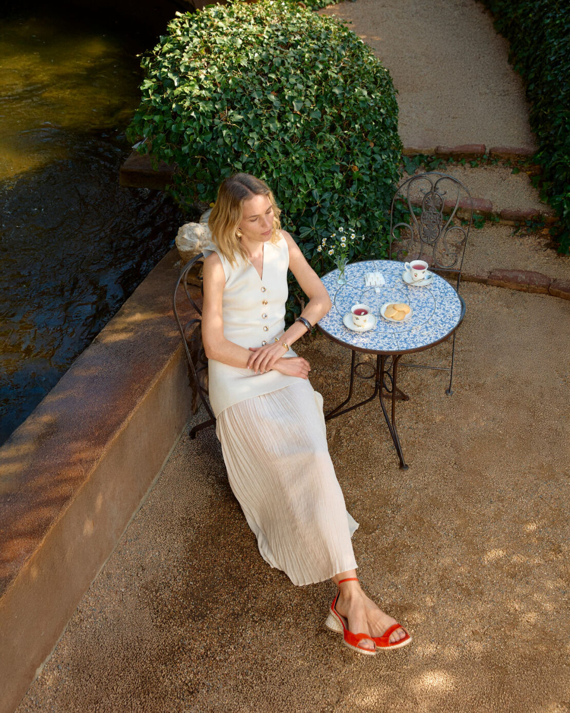 Livi Red - Image 5
